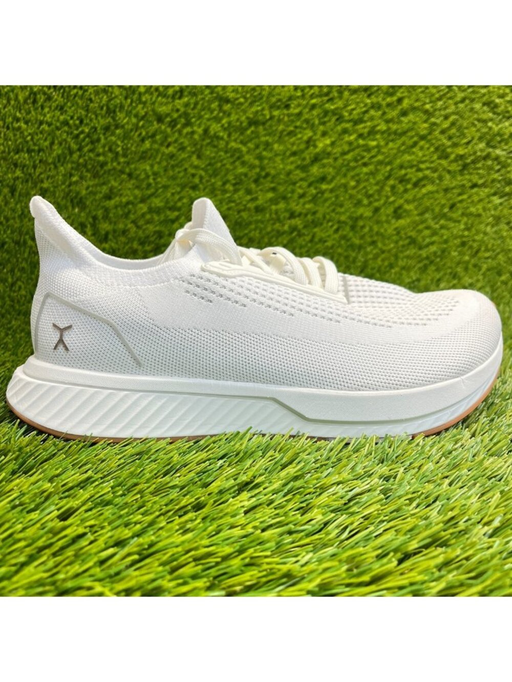 Flux Adapt Runner White Gum Mens Size 8.5 Womens Size 10 Running Athletic Shoes